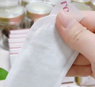 女人要爱自己,藏紅花雪蓮護墊貼呵护你!早晚貼一貼,排出廢物,止癢防敏、清爽收濕、調經扶正,關愛女性健康!  女人要爱自己,藏紅花雪蓮護墊貼呵护你!早晚貼一貼,排出廢物,止癢防敏、清爽收濕、調經扶正,關愛女性健康!