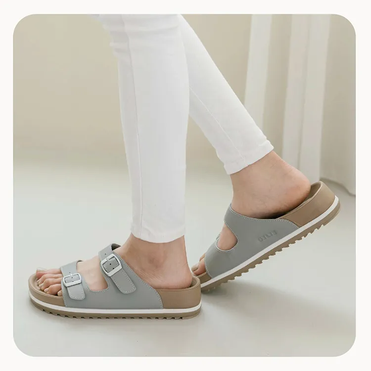 愛穿拖鞋的懶人，100%台灣製造，穿起來超柔軟，吸震又回彈 【特選的超纖速乾面料】 皮面防潑水，內裡透氣不悶熱